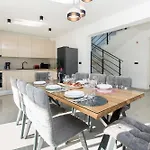 Valley Villa *
