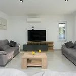 Villa Valley *