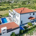 Villa Valley *
