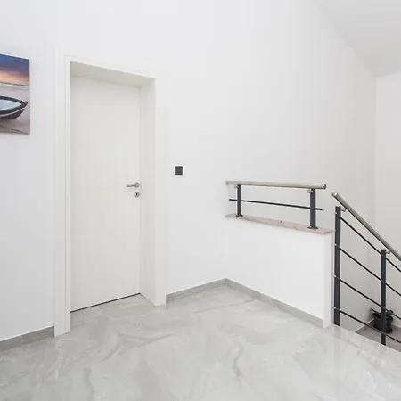 Valley Villa *